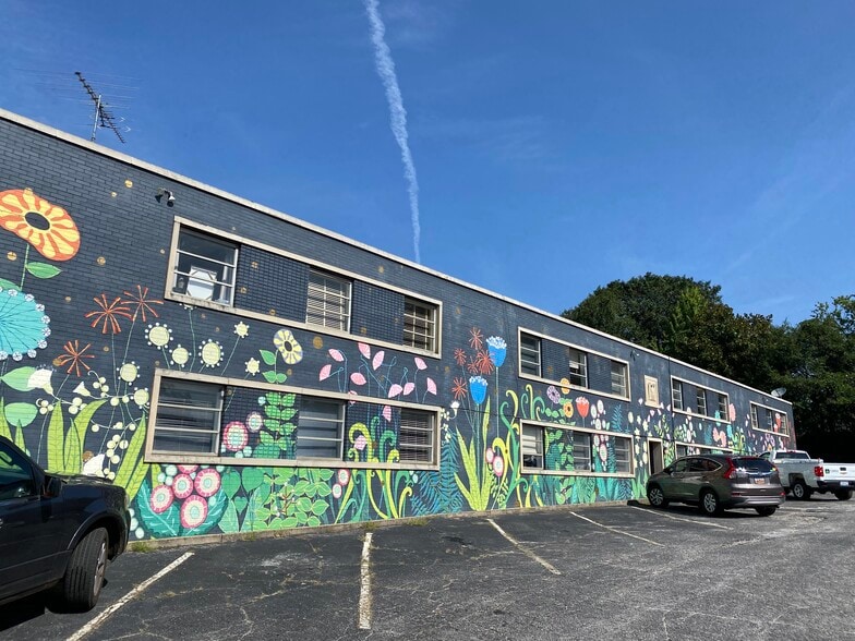 More Photos Of 217 E Stone Ave, Greenville Loft Creative Space For Lease