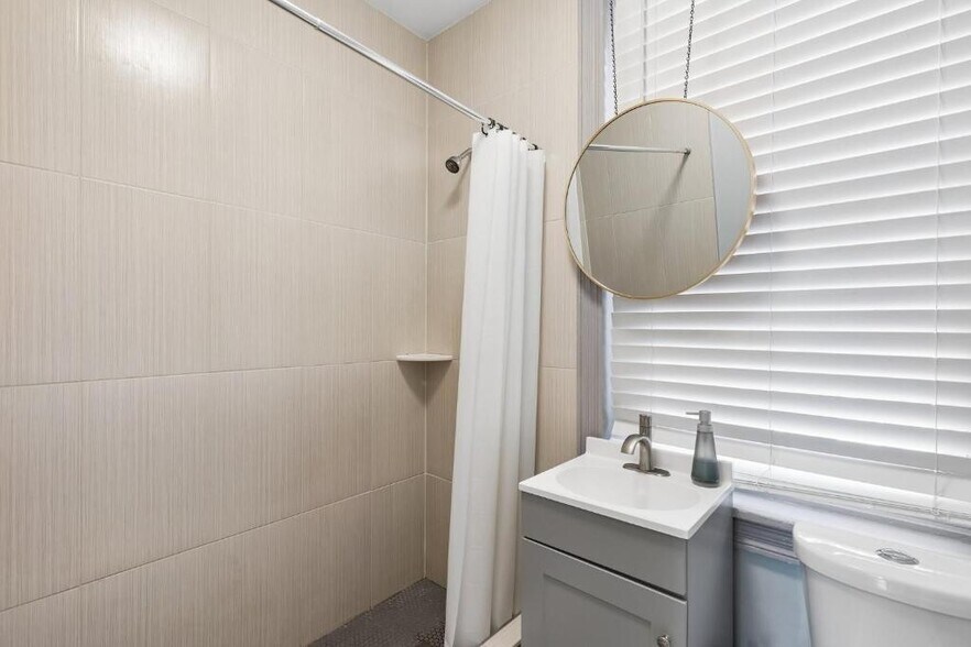 More Photos Of 1611 S Broad St, Philadelphia Specialty For Sale