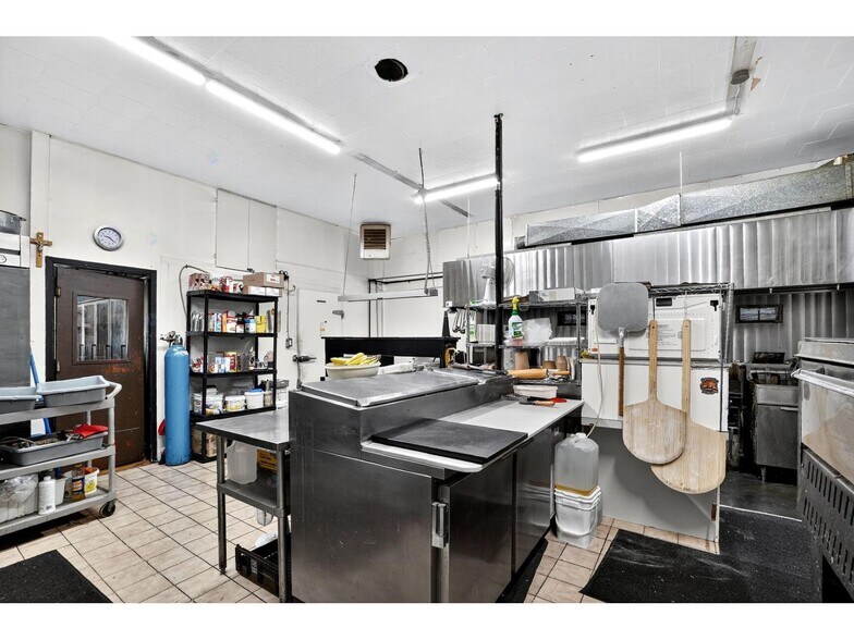 More Photos Of 277 Rue Saint-Joseph, Sainte-martine Restaurant For Sale