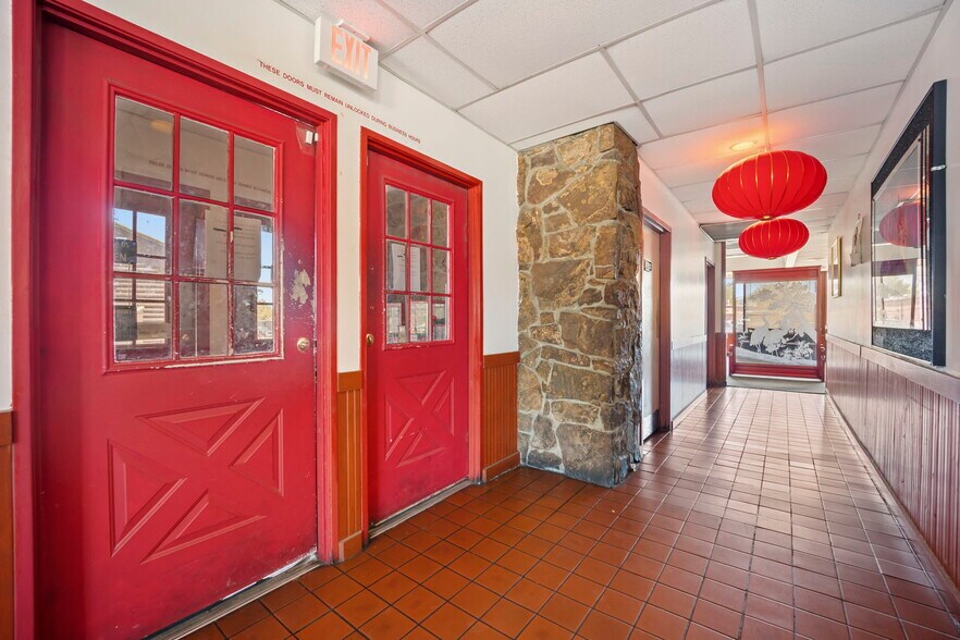 More Photos Of 3400 W Northern Ave, Pueblo Restaurant For Sale