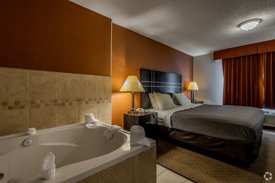 More Photos Of 1213 E Dublin Granville Rd, Columbus Hotel For Sale