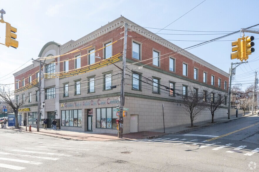 More Photos Of 135-139 Canal St, Staten Island Office For Sale