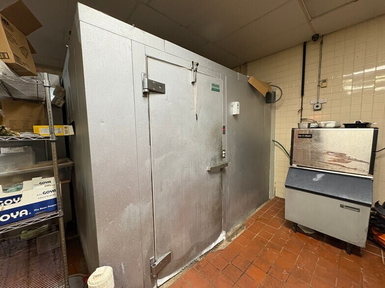 More Photos Of 762 Roebling Ave, Trenton General Retail For Sale