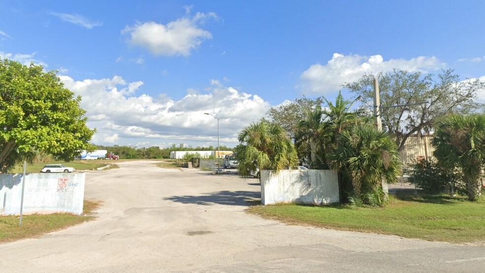 More Photos Of 6445 33rd E st, Sarasota Warehouse For Sale
