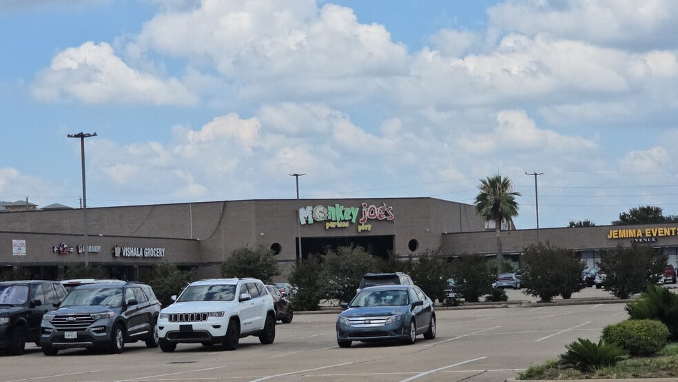 More Photos Of 13302-13320 Westheimer Rd, Houston Storefront For Sale
