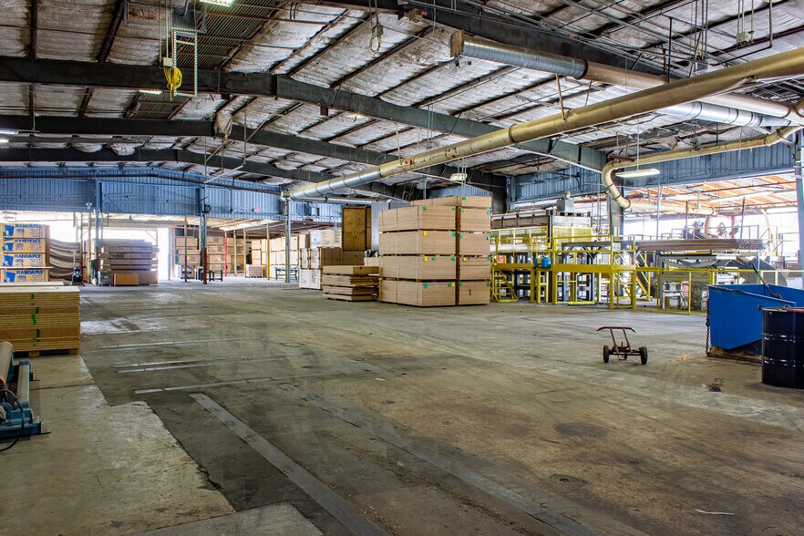 More Photos Of 310 Cypress Rd, Ocala Manufacturing For Lease