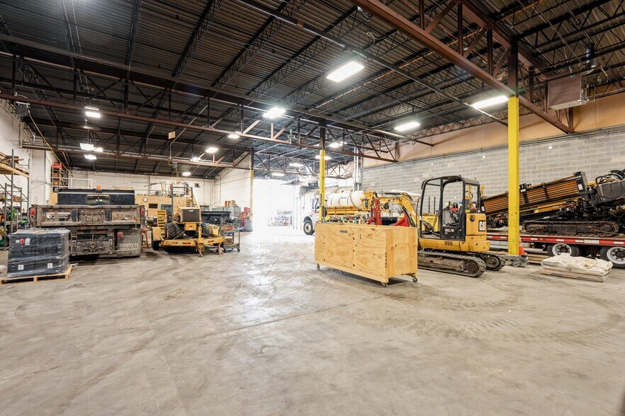 More Photos Of 2301 Fleur Dr, Des Moines Warehouse For Sale