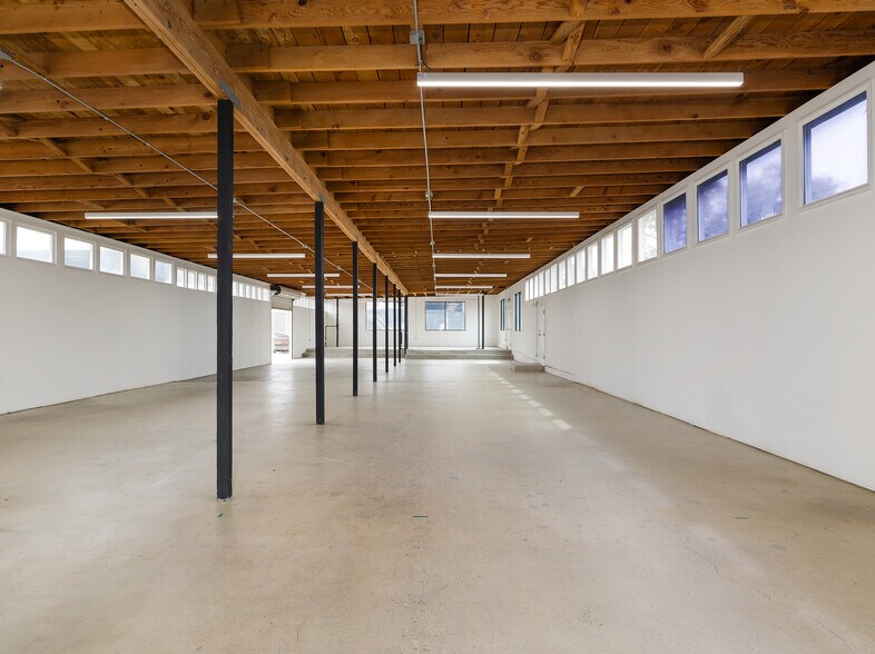 More Photos Of 805 E El Segundo Blvd, El Segundo Showroom For Sale