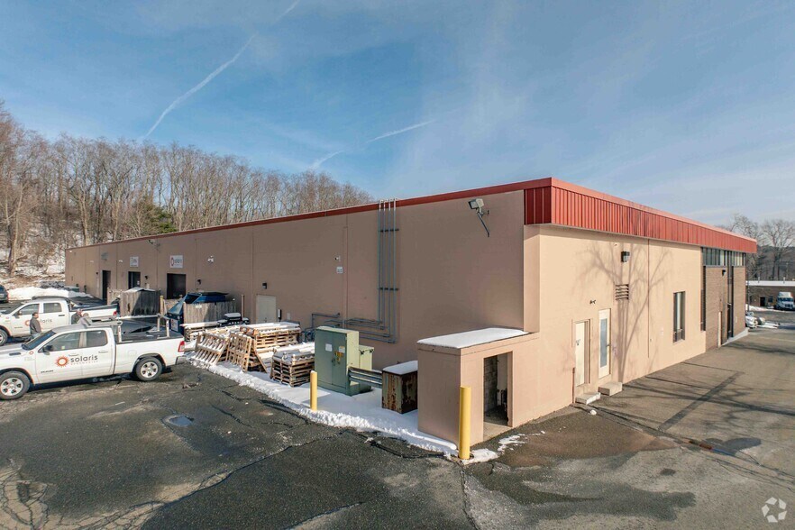 More Photos Of 3 Electronics Ave, Danvers Flex For Lease