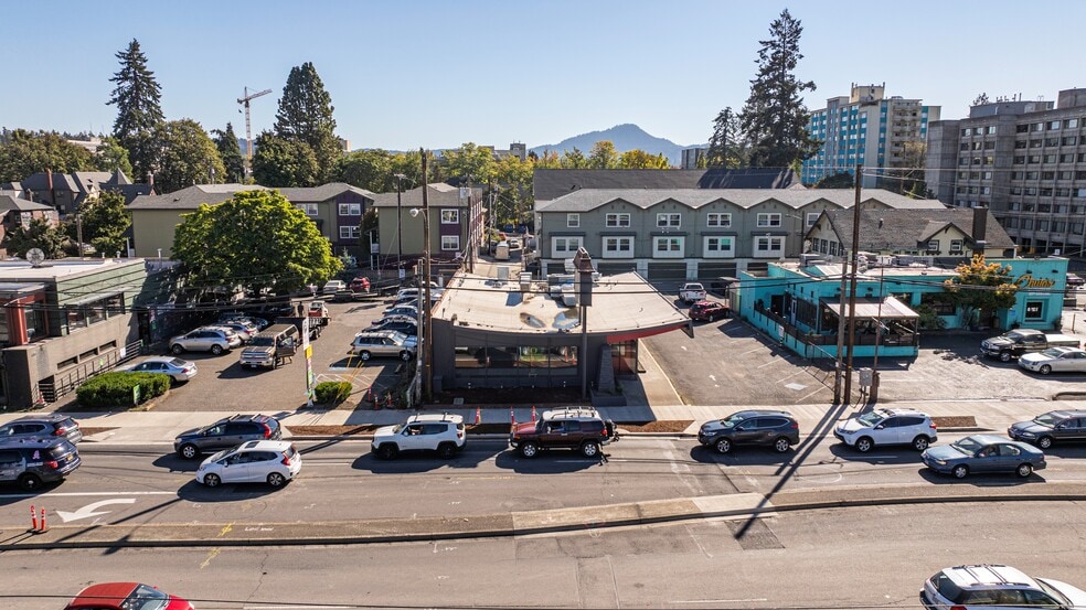 More Photos Of 652 E Broadway, Eugene Restaurant For Lease