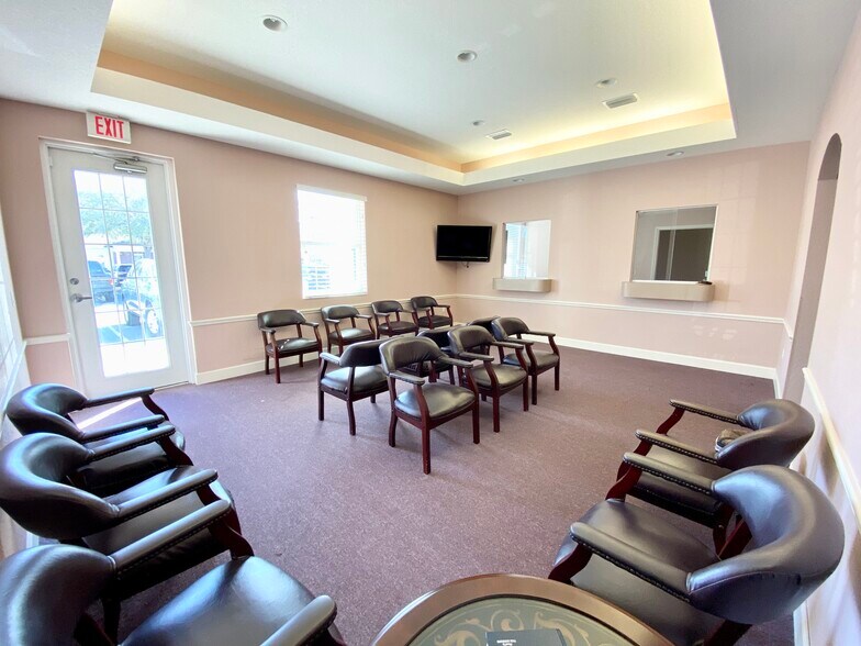 More Photos Of 929 N US Hwy 27/441, Lady Lake Medical For Lease