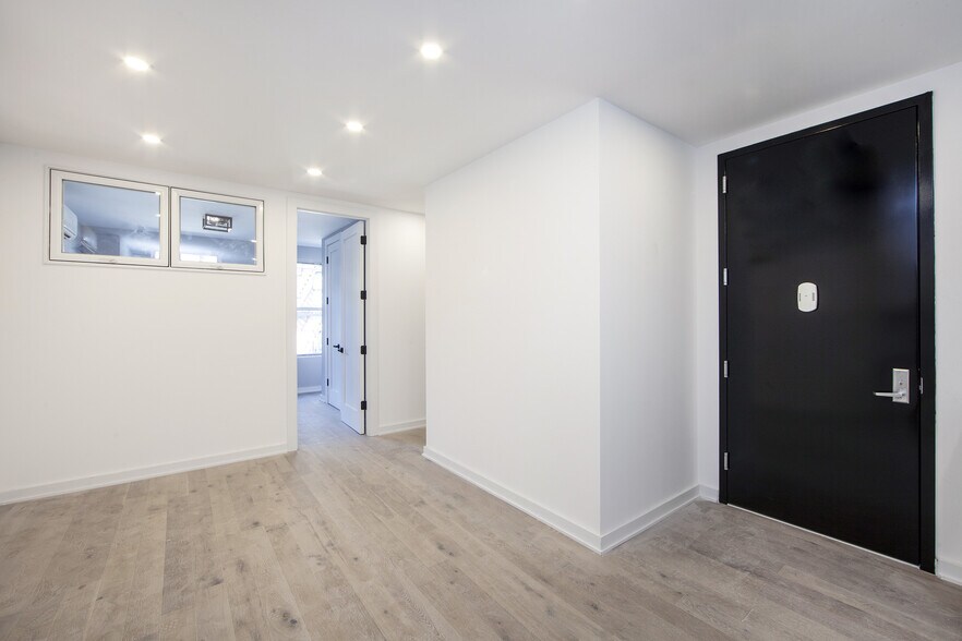 More Photos Of 275 Bleecker St, New York Apartments For Lease