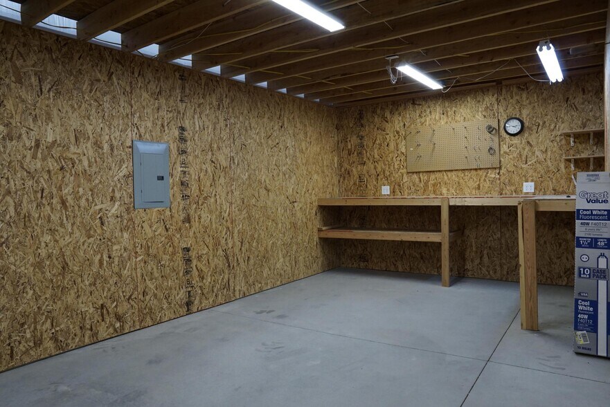 More Photos Of 825 Cannonball dr, Big Water Research And Development For Lease