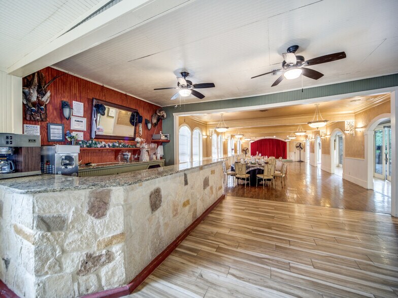 More Photos Of 331 Fifth St, Comfort Religious Facility For Lease