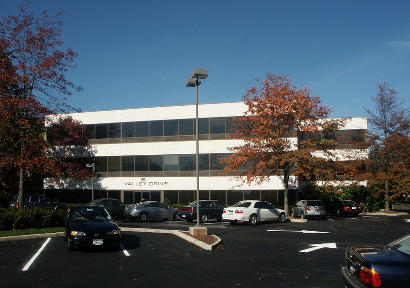 More Photos Of 15 Valley Dr, Greenwich Medical For Lease