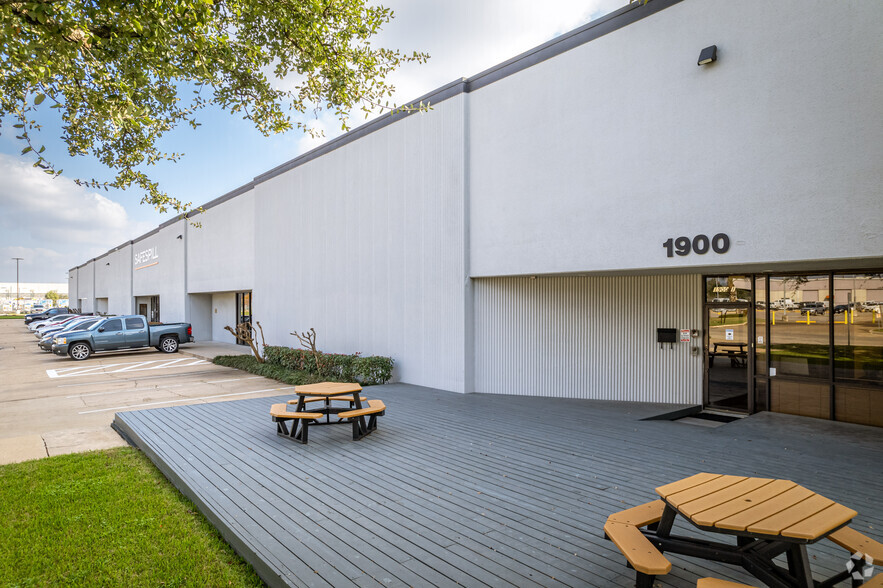 Primary Photo Of 1900 Crosspoint Ave, Houston Warehouse For Lease