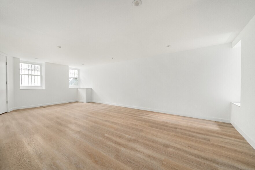 More Photos Of 402 W 20th St, New York Apartments For Sale