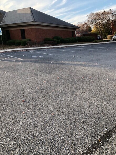 More Photos Of 2450 Emerald Pl, Greenville Medical For Lease