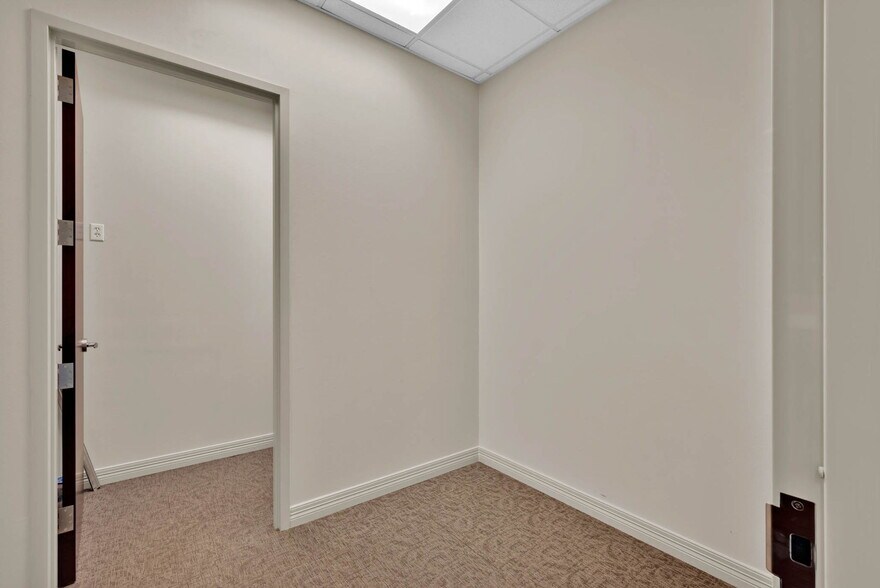 More Photos Of 8509 Line Ave, Shreveport Office For Sale
