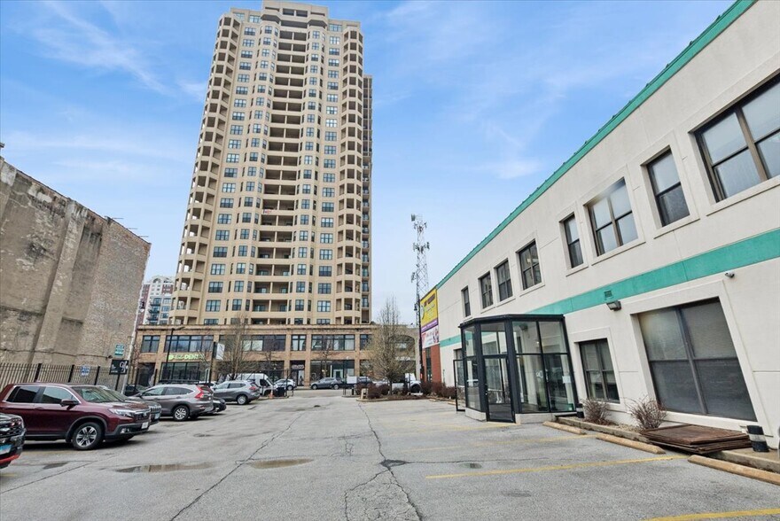 More Photos Of 1455 S Michigan Ave, Chicago Office For Sale