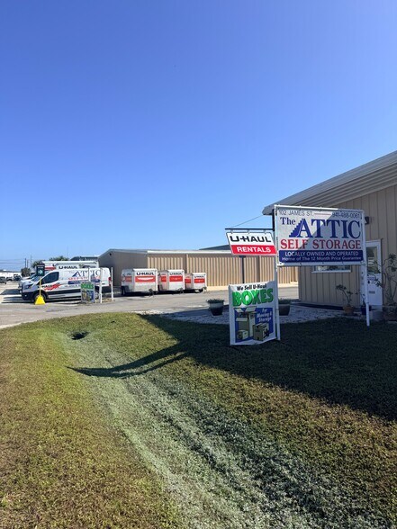 More Photos Of 102 James St, Venice Self Storage For Sale