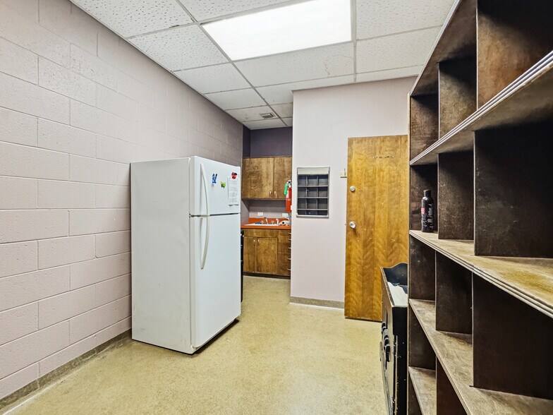 More Photos Of 1212 Air Depot, Midwest City Office For Lease