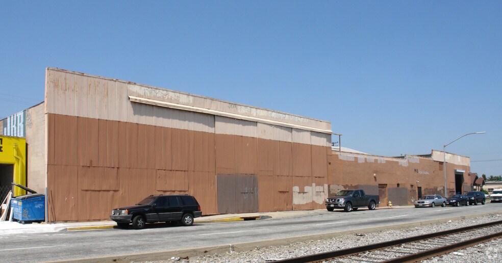 Primary Photo Of 2231 Randolph St, Huntington Park Manufacturing For Lease