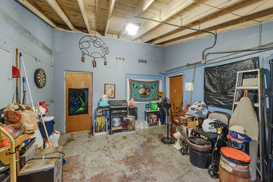 More Photos Of 562 Newmark St, Coos Bay Storefront For Sale