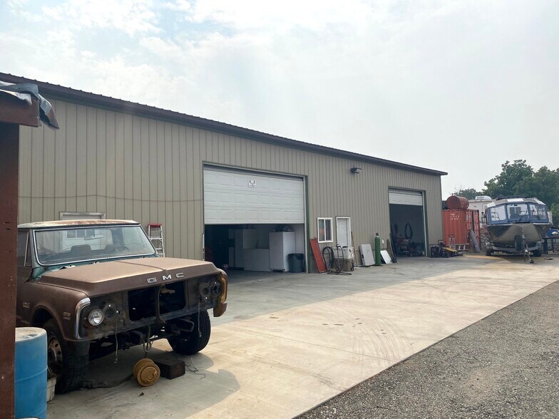 More Photos Of 1337 Bridge St, Clarkston Warehouse For Sale