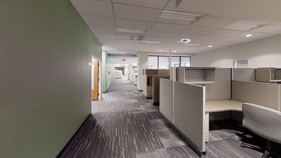 More Photos Of 15883 W Sprague Rd, Strongsville Office For Sale