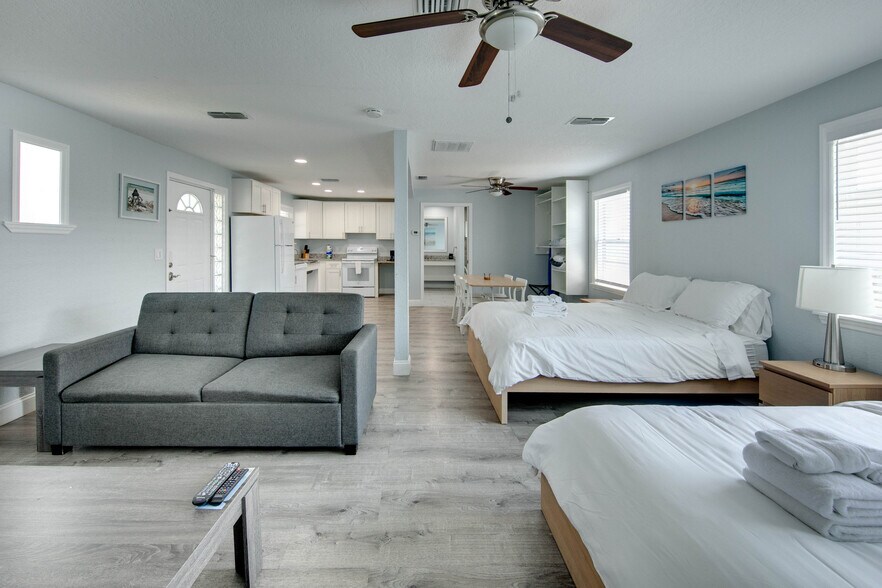 More Photos Of 12321 Gulf Blvd, Treasure Island Hospitality For Sale