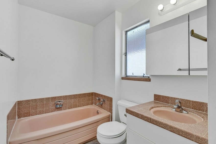 More Photos Of 262 Hanover Ave, Oakland Apartments For Sale