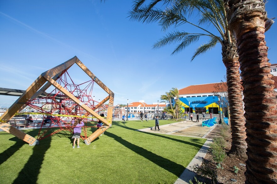 More Photos Of 16330-16450 Pacific Coast Hwy, Huntington Beach Unknown For Lease