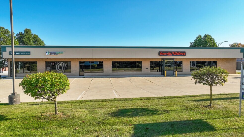 More Photos Of 201-215 W High St, Saint Marys Storefront For Lease