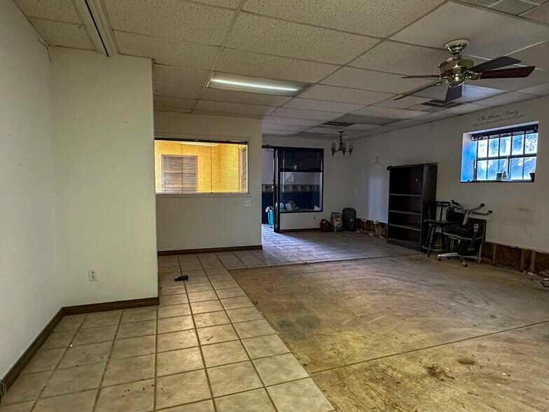 More Photos Of 17201 S Highway 81, Bison Warehouse For Sale