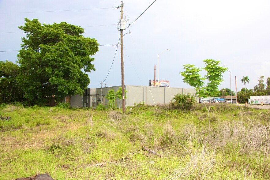 More Photos Of , North Fort Myers General Retail For Sale