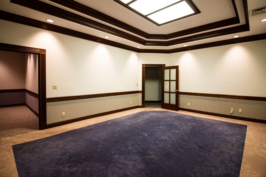 More Photos Of 2021 3rd Ave N, Birmingham Office For Sale