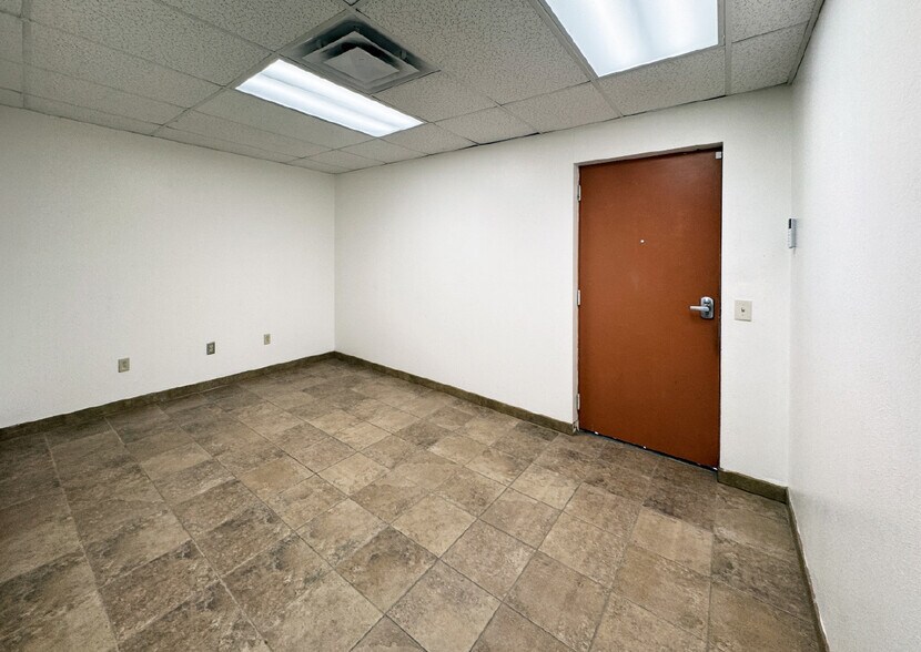 More Photos Of 9808 Acoma Rd SE, Albuquerque Warehouse For Lease