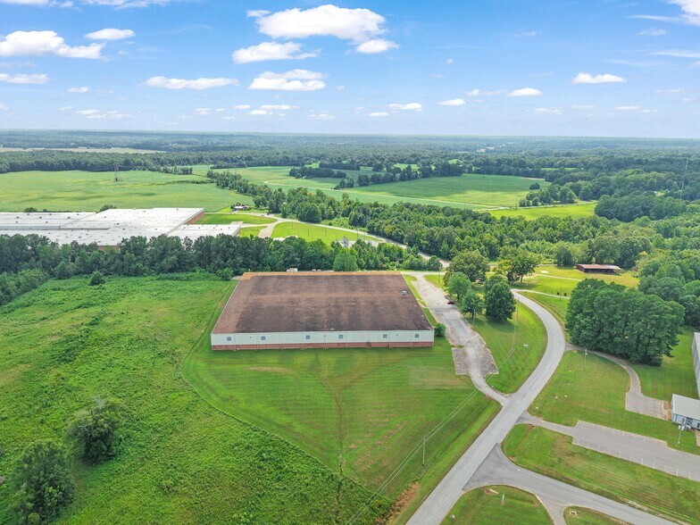 More Photos Of 479 Swanson Dr, Dresden Manufacturing For Lease