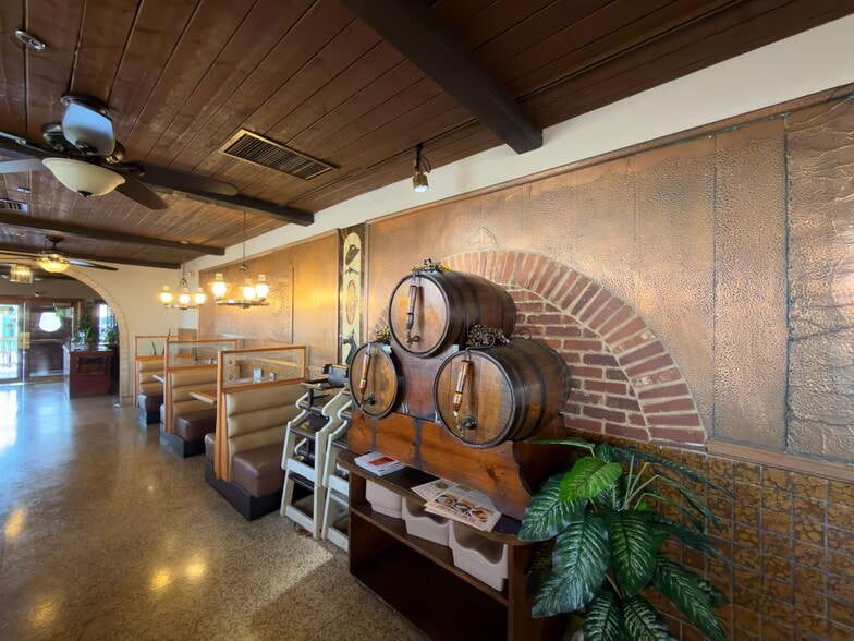 More Photos Of 8950 Laurel Canyon Blvd, Sun Valley Restaurant For Lease