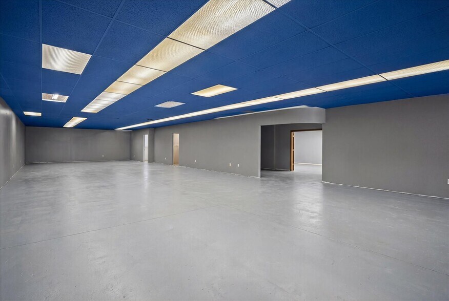 More Photos Of 120-124 E Crawford St, Deer Park Freestanding For Sale