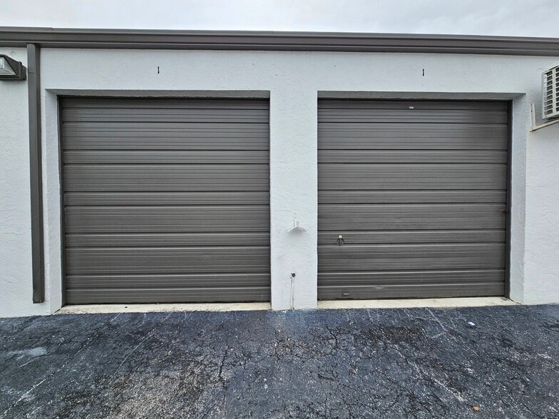 More Photos Of 1315 S Killian Dr, Lake Park Warehouse For Lease