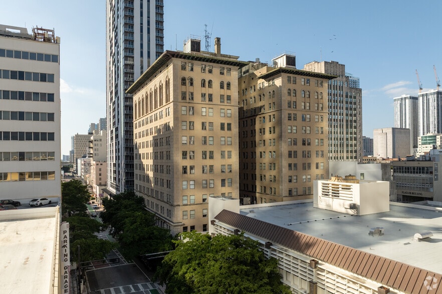 More Photos Of 25 SE 2nd Ave, Miami Office For Lease