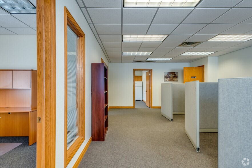 More Photos Of 119 N McCarthy Rd, Appleton Office For Lease