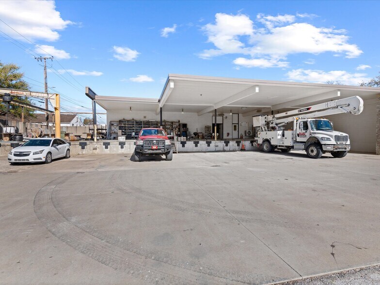 More Photos Of 126 S Maple St, Nowata Office For Sale