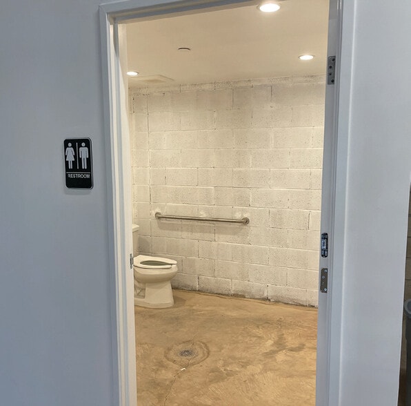 More Photos Of 12581 Branford St, Pacoima Manufacturing For Sale