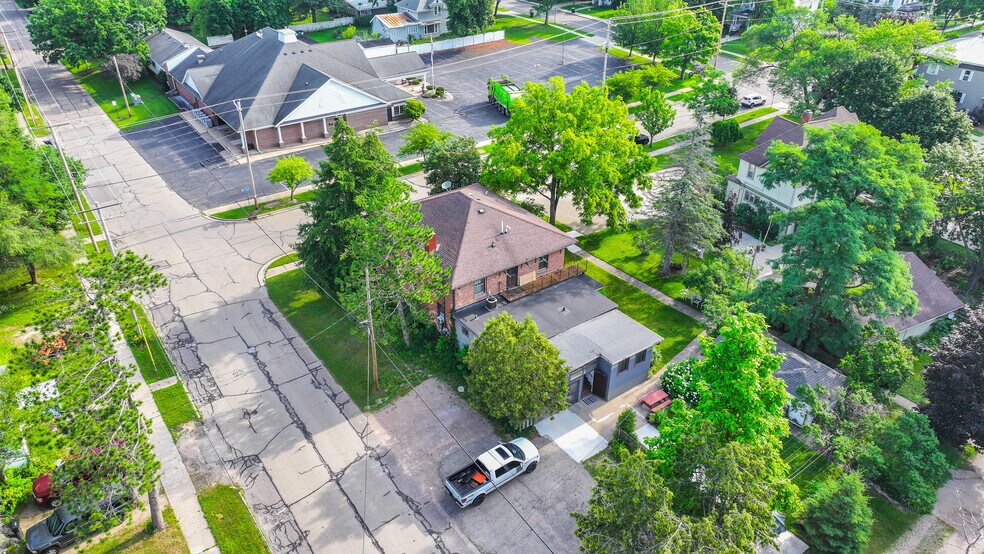 More Photos Of 109 W Lake St, Waupaca Healthcare For Sale