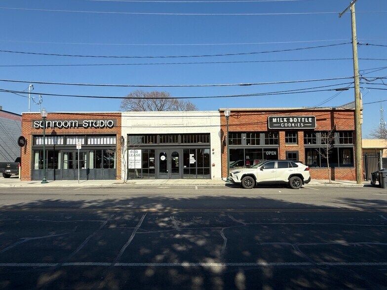 Primary Photo Of 214-216 S 11th St, Waco General Retail For Lease