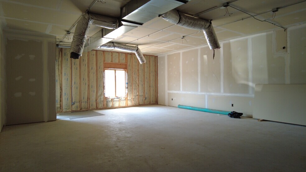 More Photos Of 12712 Wicker Ave, Cedar Lake Medical For Lease