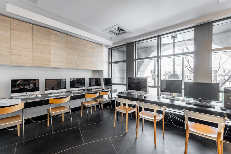 More Photos Of 3536 Boul Saint-Laurent, Montréal Office For Sale